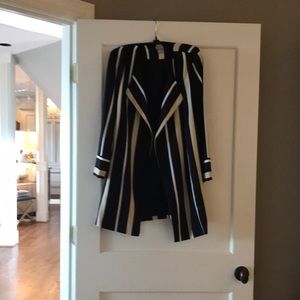 3/4 length versatile EXCELLENT jacket!  Worn 1 time.